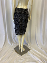 Charger l&#39;image dans la galerie, St. John Couture Size 8 Skirt
