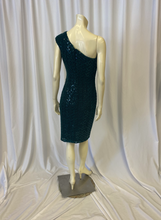 Load image into Gallery viewer, David Meister Size 6 Dress
