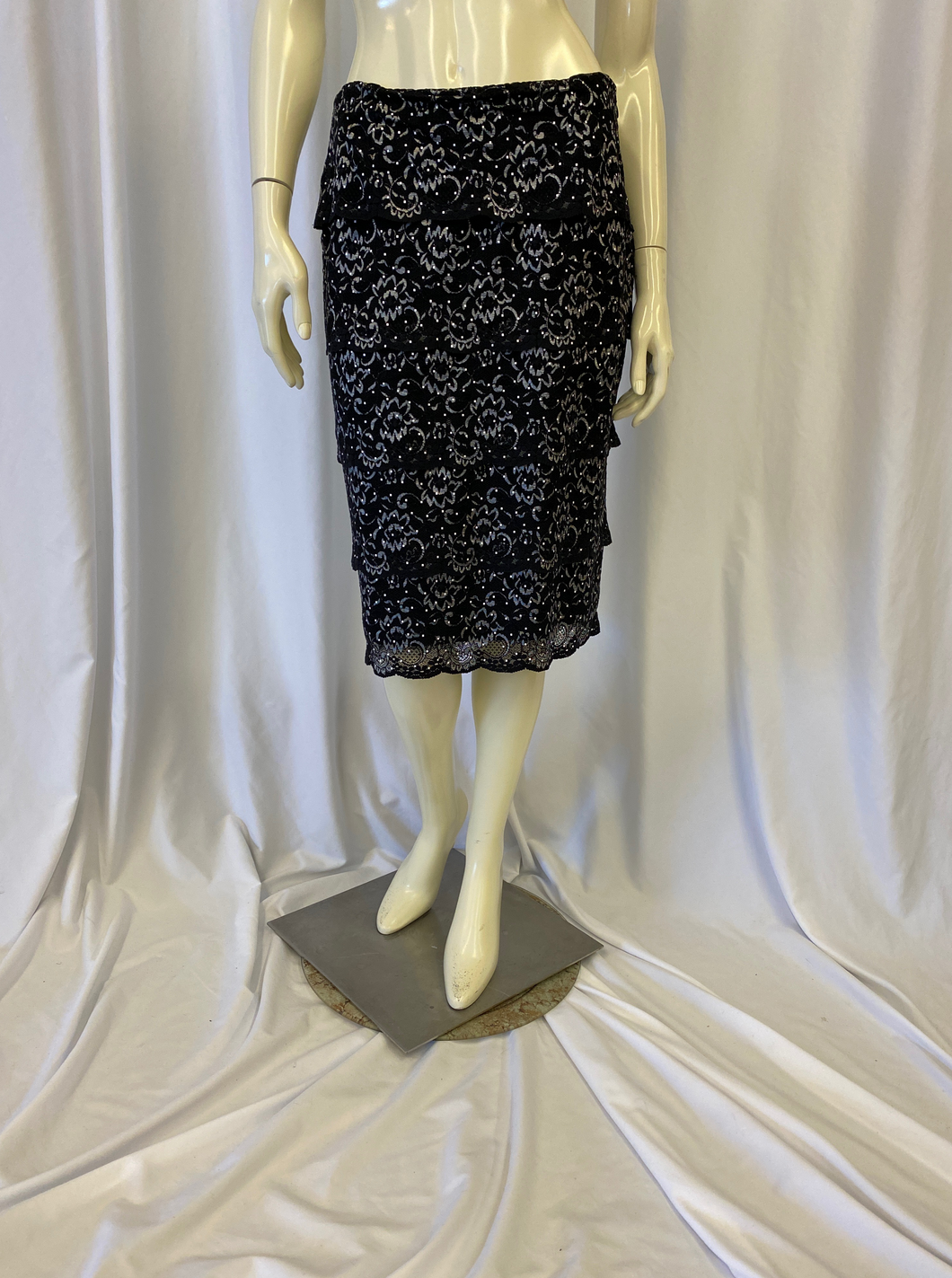 St. John Couture Size 8 Skirt