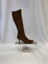 Load image into Gallery viewer, Stuart Weitzman 7.5 Boots
