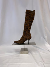 Load image into Gallery viewer, Stuart Weitzman 7.5 Boots
