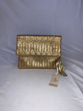 Load image into Gallery viewer, Gold Intricate Line Pattern Clutch
