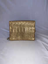 Load image into Gallery viewer, Gold Intricate Line Pattern Clutch
