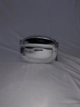 Cargar imagen en el visor de la galería, Michael Kors Small Silver Crossbody Bag
